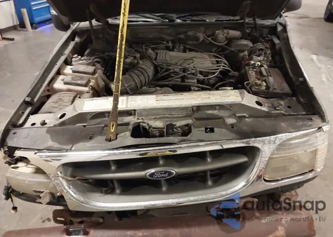 2000 Ford Explorer Eddie Bauer из США, поврежденный, VIN 1FMZU64P8YZA58382